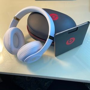 Bose NEW studio 3 wireless headphones